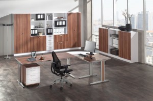 Eckschreibtisch im stylischen Büro